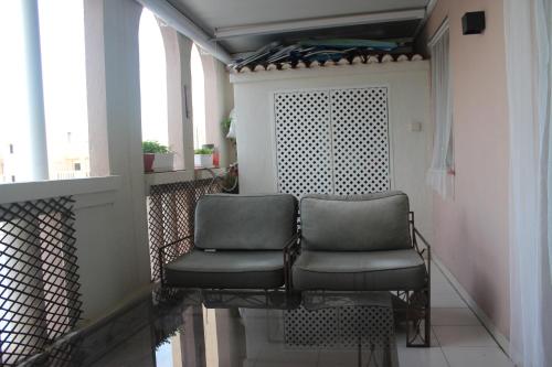 Double room with private bathroom in shared penthouse apartment - Tap to explore photos