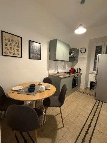Pietra Apartment,Colosseo, Рим (фото 3)