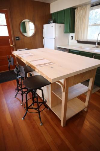 Kitchen, Gorgeous Views, Fishing at Private Cabin on Pelican Lake, Orr MN in Orr (MN)