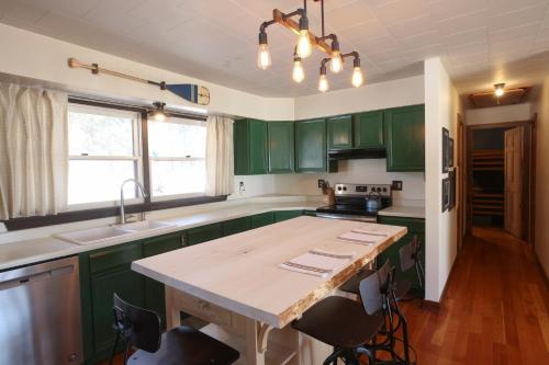 Kitchen, Gorgeous Views, Fishing at Private Cabin on Pelican Lake, Orr MN in Orr (MN)