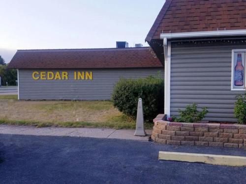 Cedar Inn Motel - main image