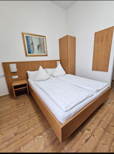 Hotel Restaurant Schwert Room Type - Budget Double Room