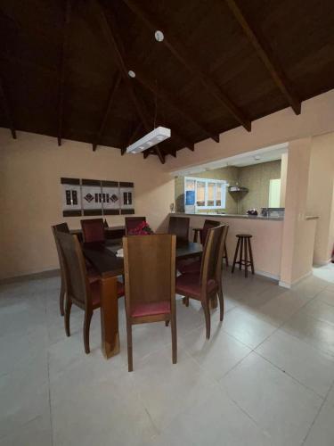 Casa com lazer 5 quartos em Condominio 200 metros da Praia in Praia Do Guaeca