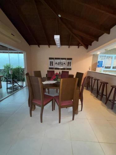 Casa com lazer 5 quartos em Condominio 200 metros da Praia in Praia Do Guaeca