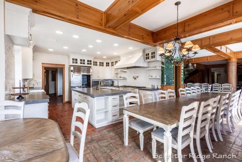 Scimitar Ridge Ranch - Luxury Lodge - Sleeps 35 with Indoor Pool Villa - image 11