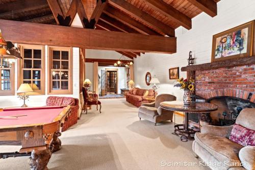 Scimitar Ridge Ranch - Luxury Lodge - Sleeps 35 with Indoor Pool Villa - image 4