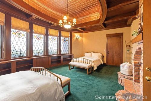 Scimitar Ridge Ranch - Luxury Lodge - Sleeps 35 with Indoor Pool Villa - image 7
