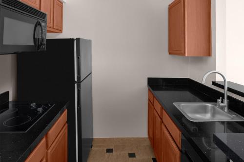 Larkspur Landing Roseville-An All-Suite Hotel - image 12