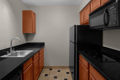 Larkspur Landing Roseville-An All-Suite Hotel - image 14