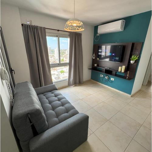 Apart Azucena, 1 dormitorio céntrico con balcón y cochera