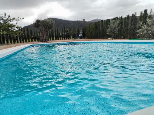 Peldbaseins, Casa rural Cabaña de la Huerta (Casa rural Cabana de la Huerta) in Navahermosa