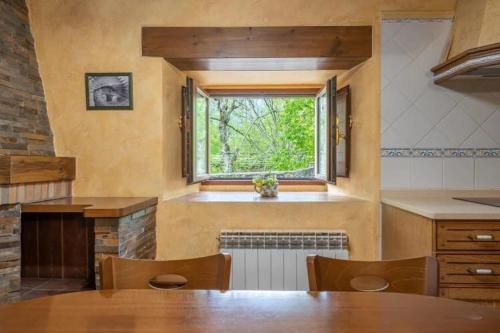 Cabaña pasiega reformada (Cabana pasiega reformada) in Valcaba