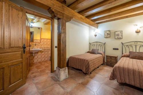 Cabaña pasiega reformada (Cabana pasiega reformada) in Valcaba