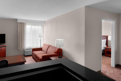 1 king bed, 1 sofa bed