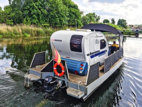 Hausboot auf der Peene, Demmin in Verchen, Deutschland