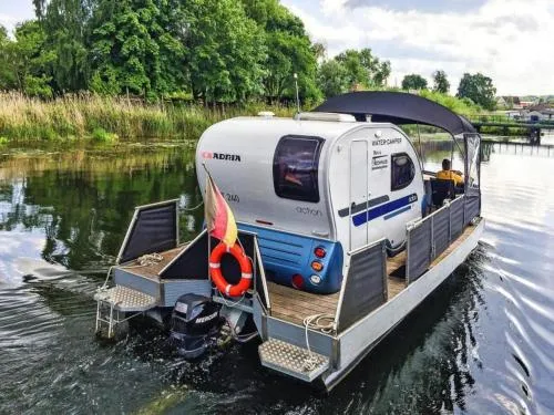 Hausboot auf der Peene, Demmin in Verchen, Deutschland