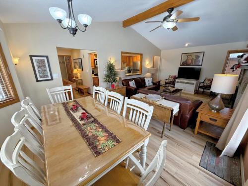 O1 Slopeside Bretton Woods cottage with AC large patio and private yard Walk to slopes O1 Slopeside Bretton Woods cottage with AC large patio and private yard Walk to slopes