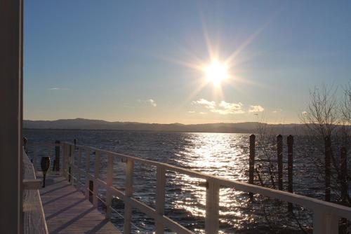 Modern Waterfront Home in Lucerne in Lucerne (Kalifornia)