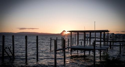 Modern Waterfront Home in Lucerne in Lucerne (Kalifornia)