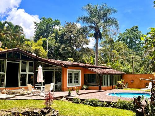 Casa da Cachoeira in Cocaia