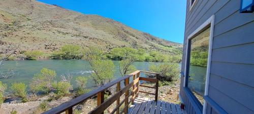 La Cabaña sobre Río Aluminé Pilo Lil (La Cabana sobre Rio Alumine Pilo Lil) in 후닌데 로스 안데스