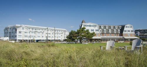 Newport Beach Hotel & Suites in Middletown, USA