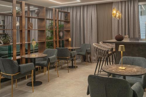 Club Meeting Hotel - image 12