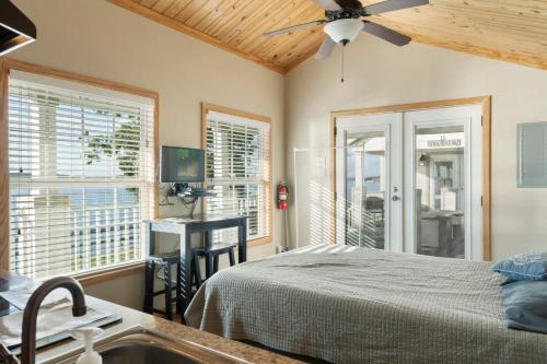 1 queen bed