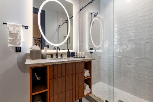 Four-Bedroom Luxury Apartment image 6