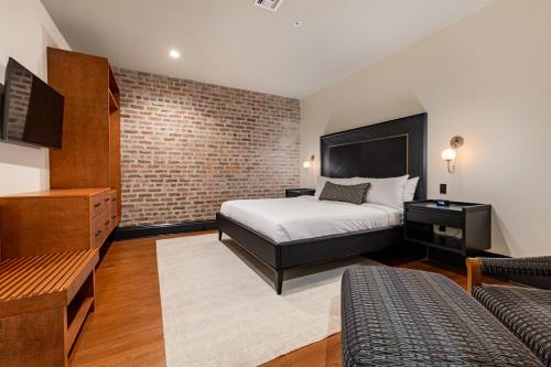 Four-Bedroom Luxury Apartment image 5