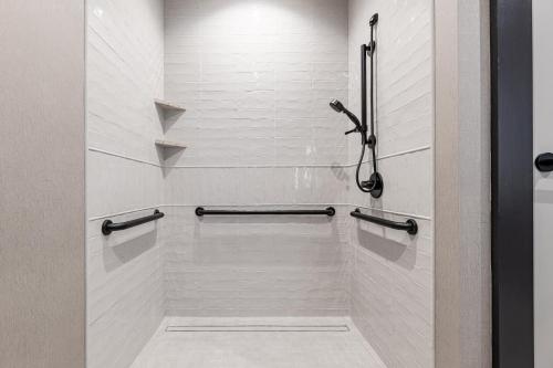 Four-Bedroom Luxury Apartment image 3