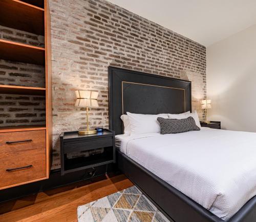 Four-Bedroom Luxury Apartment image 2