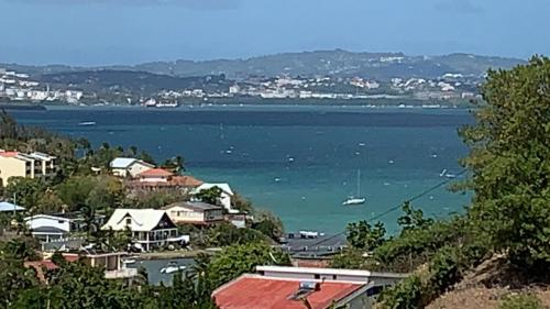 Appartement cosy avec vue sur la mer à Les Trois-Îlets 50 m² - image 3