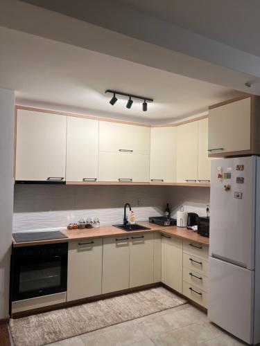 MB LuX, Pirot (fotografie 6)