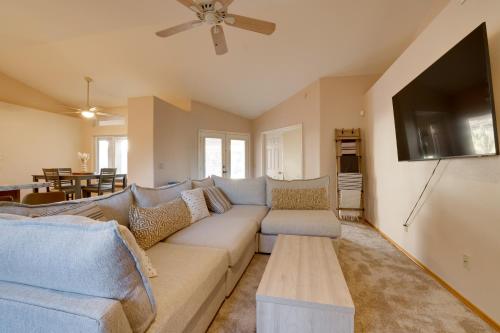 Home on Golf Course with Private Pool in Phoenix! in Ahwatukee