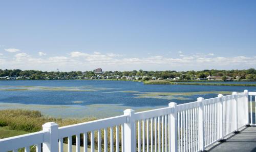 Newport Beach Hotel & Suites - image 3