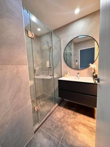 Edge West Home at handy location, Auckland (fotografie 8)