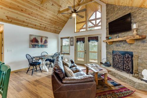 Fireplace, Mtn View! Cabin 12 Mi to Harrahs Casino, Murphy (foto 6)