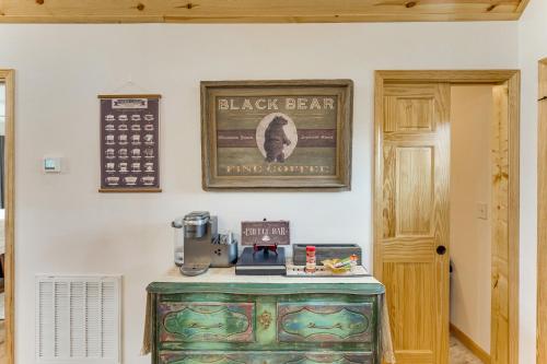 Fireplace, Mtn View! Cabin 12 Mi to Harrahs Casino, Murphy (foto 10)