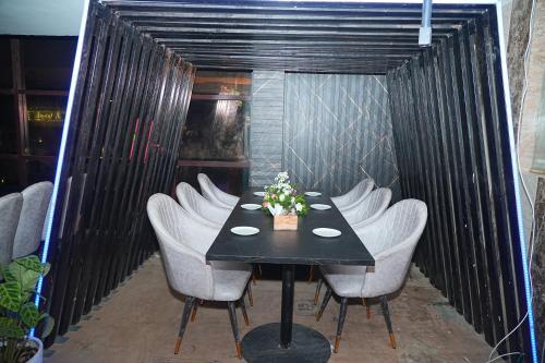Restaurant, Hotel Grand Kasturi in Marathahalli