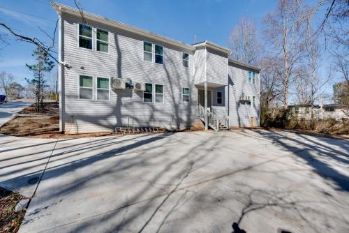 3 Mi to Six Flags Atlanta Area Apartment in Mableton
