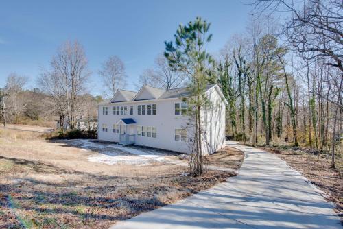 3 Mi to Six Flags Atlanta Area Apartment in Mableton