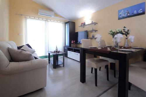One-Bedroom apartment Standard room in Apartments and Room Goran