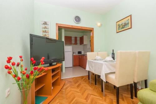One-Bedroom Apartment image 7