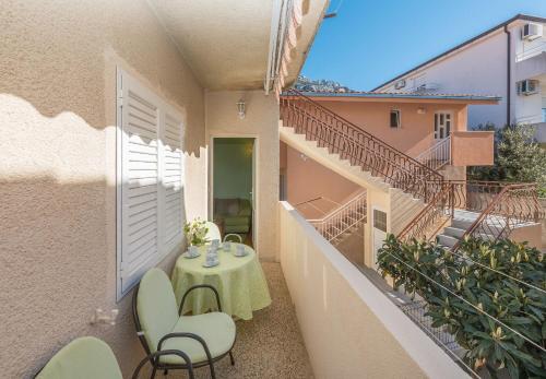 One-Bedroom Apartment image 9