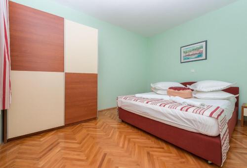 One-Bedroom Apartment image 3