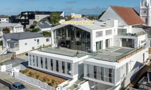 Arluxia, Auckland