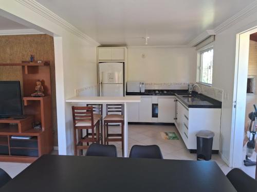 Casa na Praia da Armação Sul da Ilha Florianópolis (Casa na Praia da Armacao Sul da Ilha Florianopolis) in 阿爾馬桑