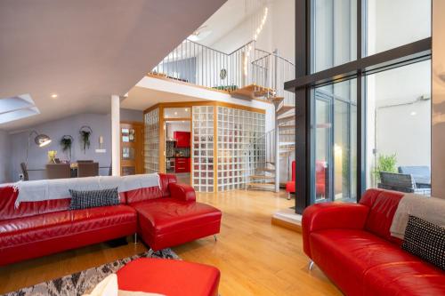 Luxury 5-Bed Penthouse with Free Parking & Views in Albertbridge