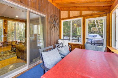 Rustic Searsport Cabin: Loft + Sunroom on 10 Acres in Orono (Maine)